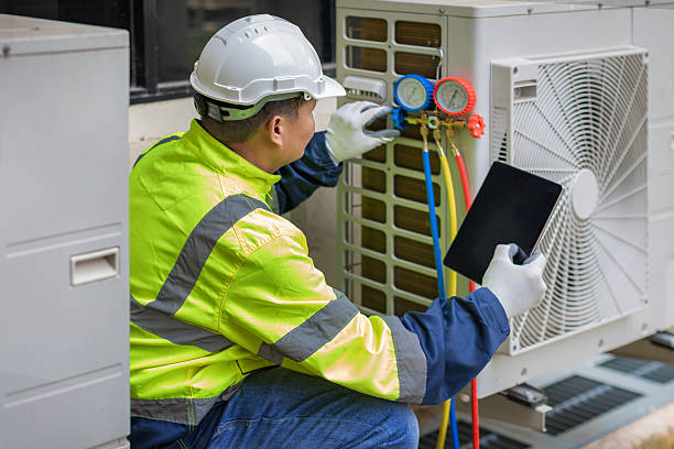 Professional Hvac technician working in Woodside, CA
